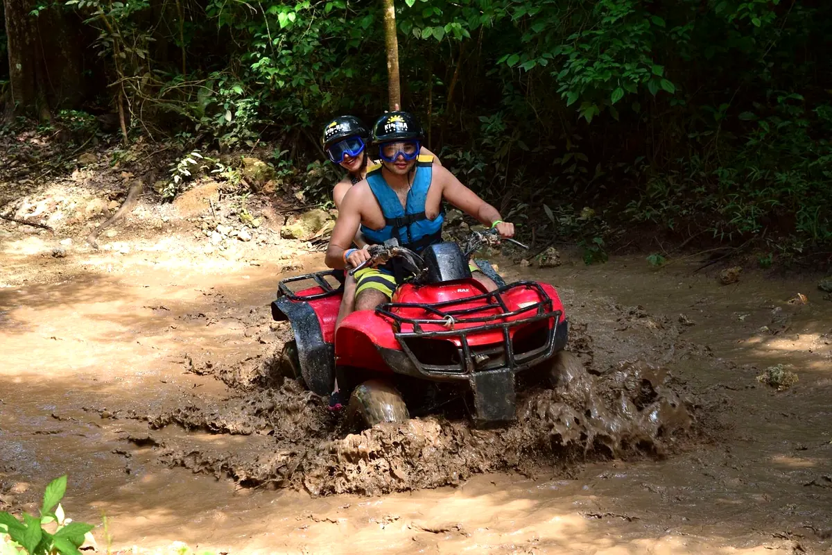 ATV, tirolesas y dos cenotes